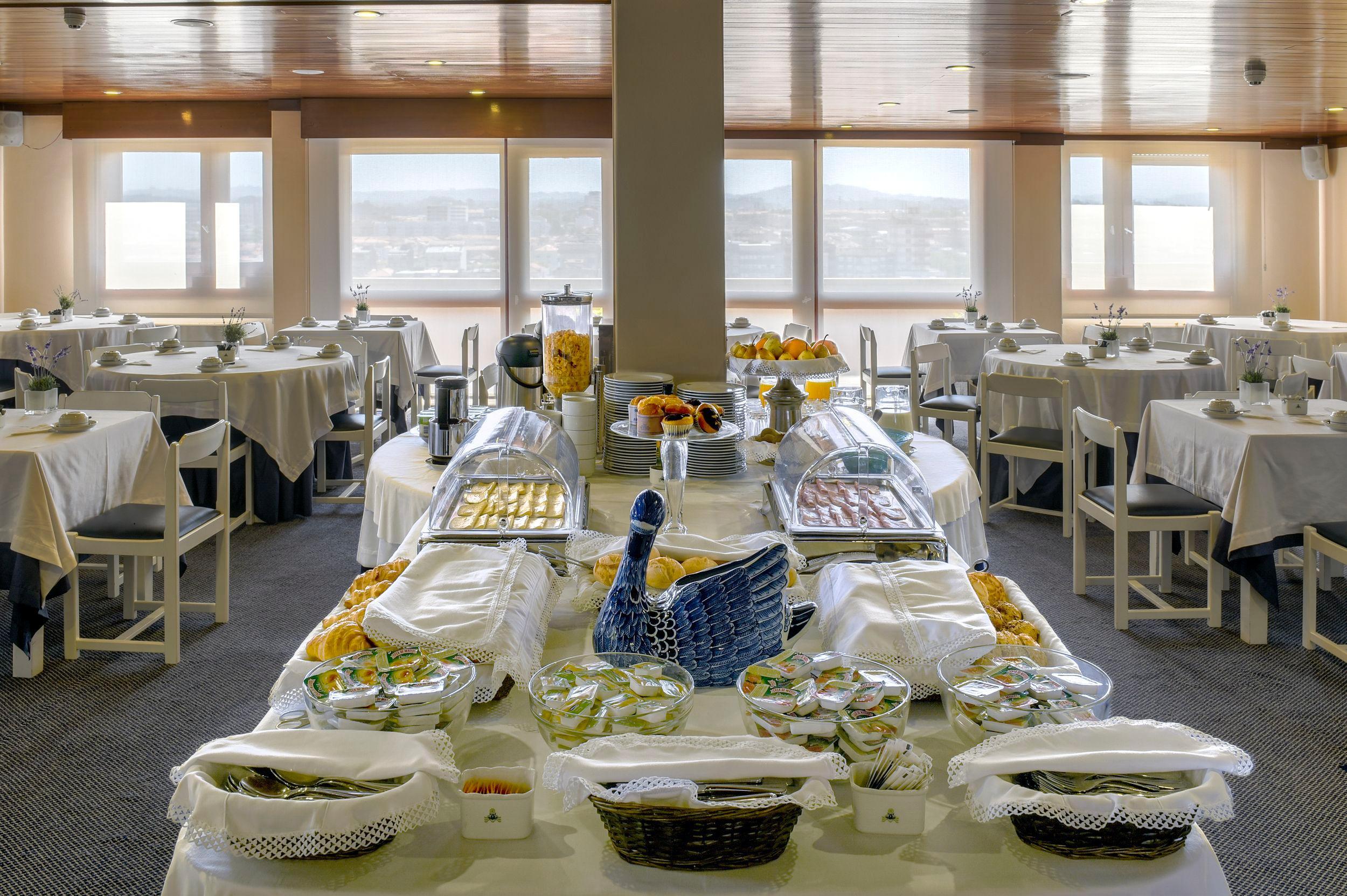 Hotel Solverde Spa And Wellness Center Vila Nova de Gaia Dış mekan fotoğraf The dining room of the ship