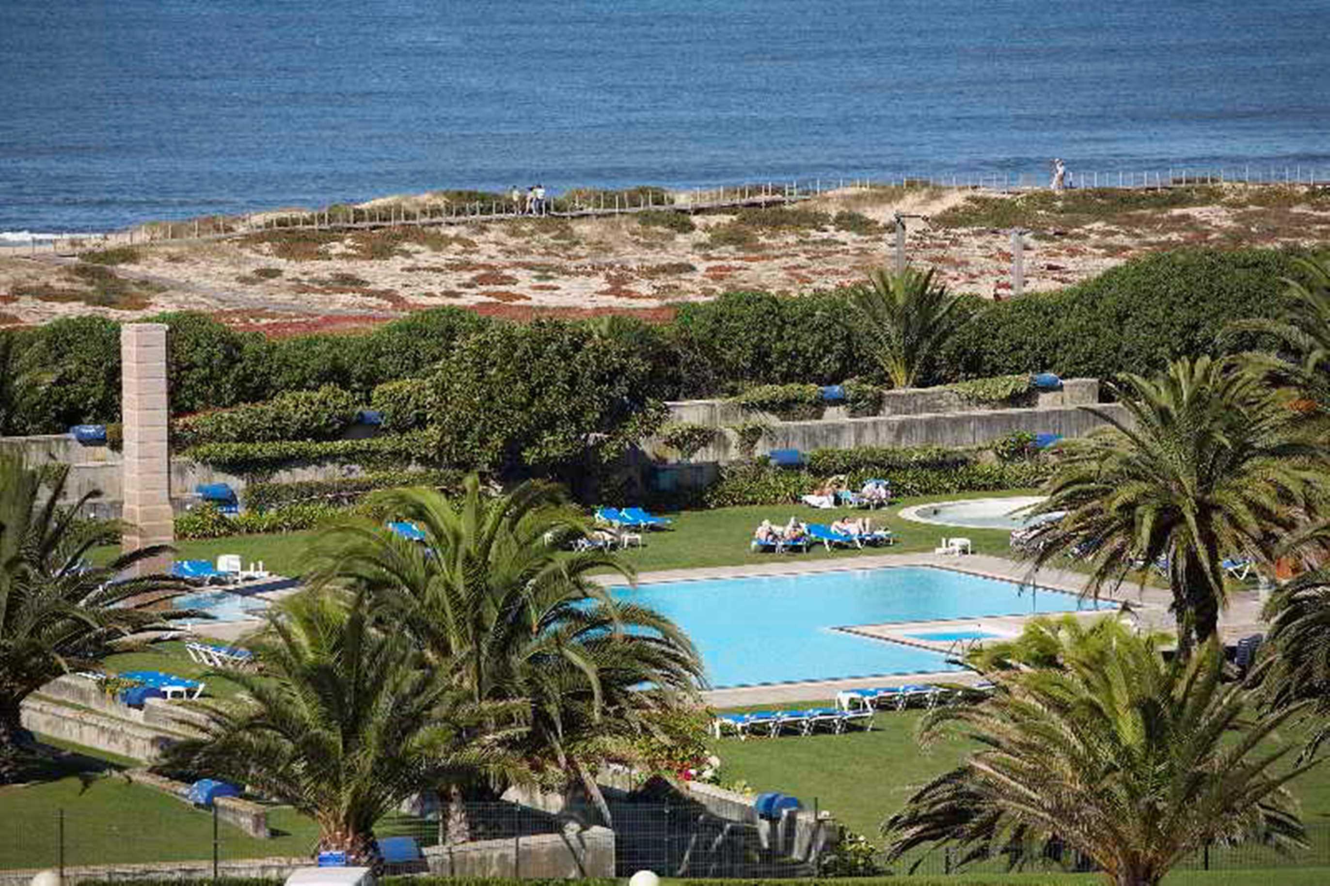 Hotel Solverde Spa And Wellness Center Vila Nova de Gaia Konforlar fotoğraf The resort's swimming pool