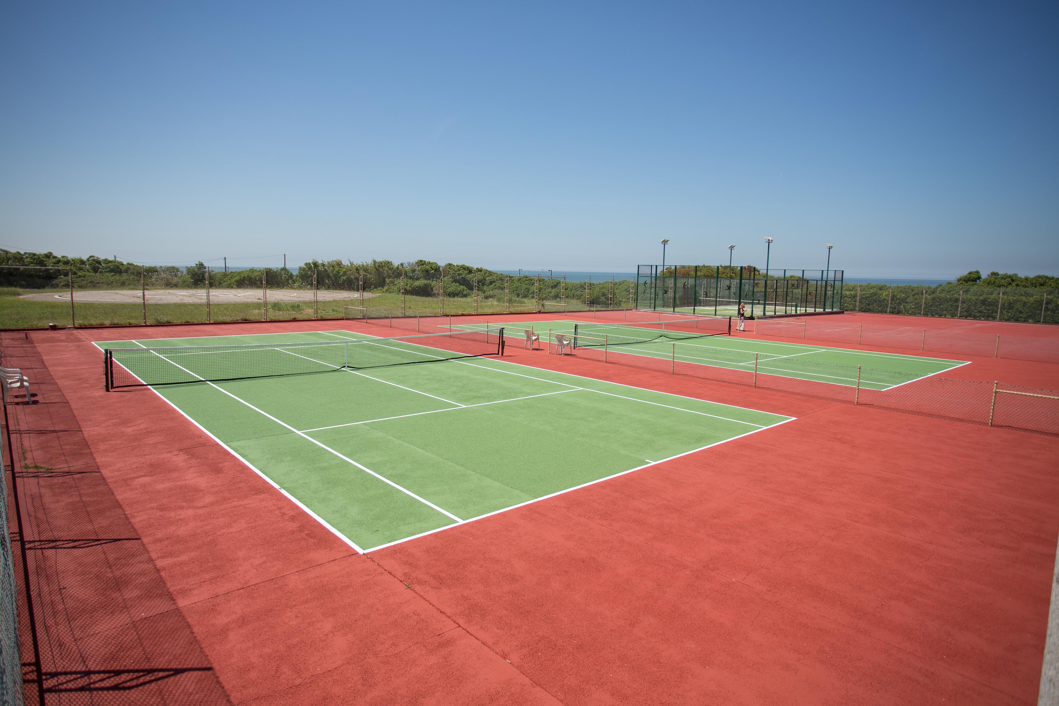 Hotel Solverde Spa And Wellness Center Vila Nova de Gaia Dış mekan fotoğraf Tennis courts at the complex