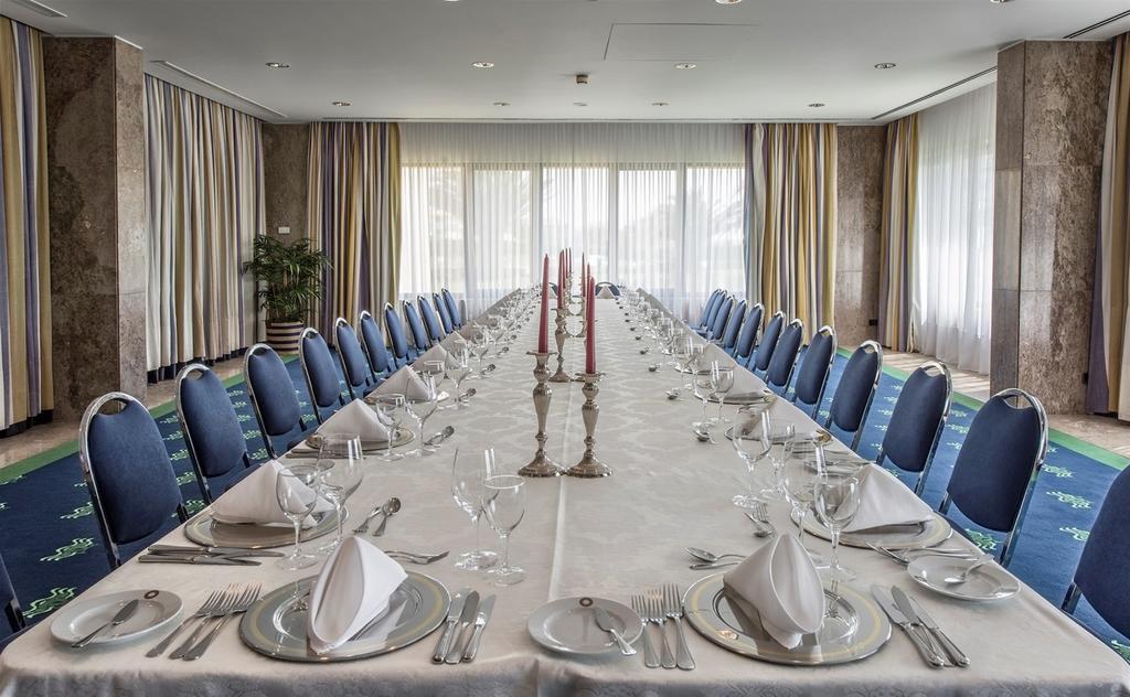 Hotel Solverde Spa And Wellness Center Vila Nova de Gaia Dış mekan fotoğraf The table of the European Union at the European Council