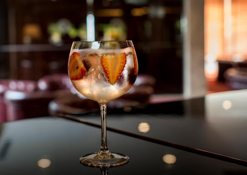 Hotel Solverde Spa And Wellness Center Vila Nova de Gaia Dış mekan fotoğraf A glass of wine cooler