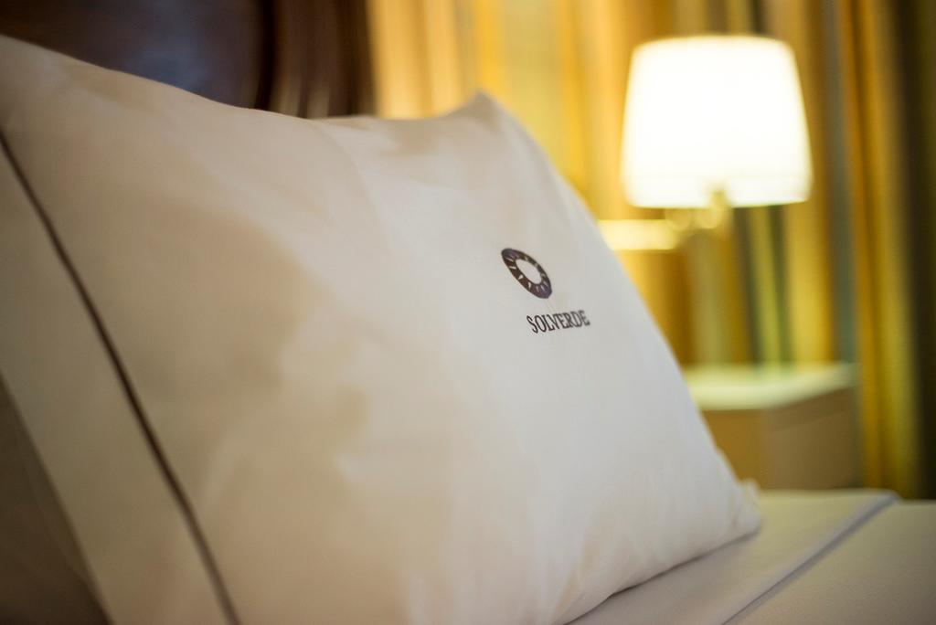 Hotel Solverde Spa And Wellness Center Vila Nova de Gaia Oda fotoğraf A pillow