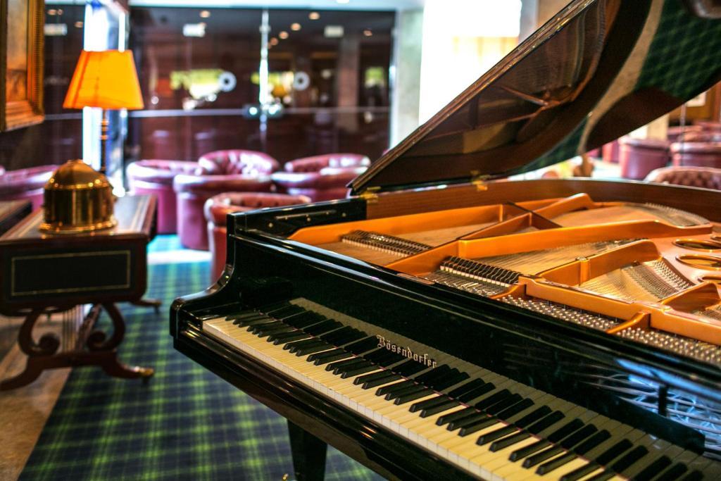 Hotel Solverde Spa And Wellness Center Vila Nova de Gaia Dış mekan fotoğraf Piano in the lounge